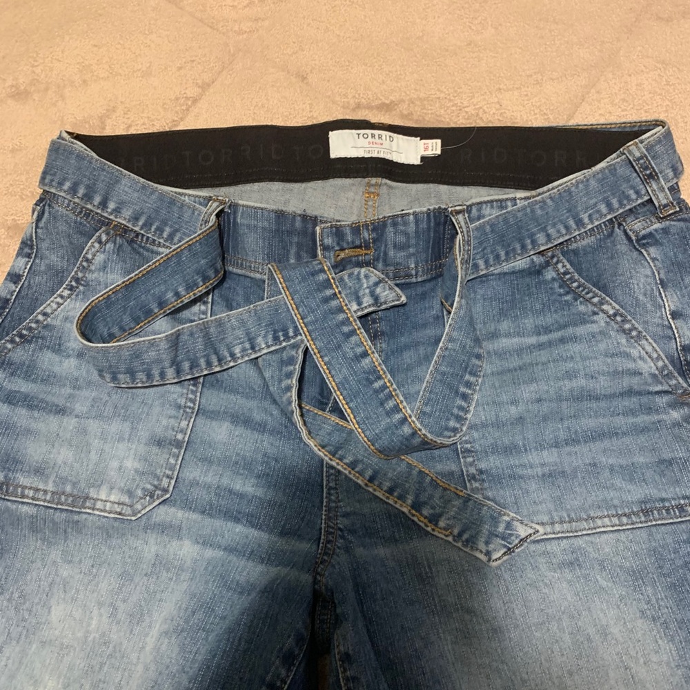 Torrid Bombshell Crop With Tie Belt 16 Tall